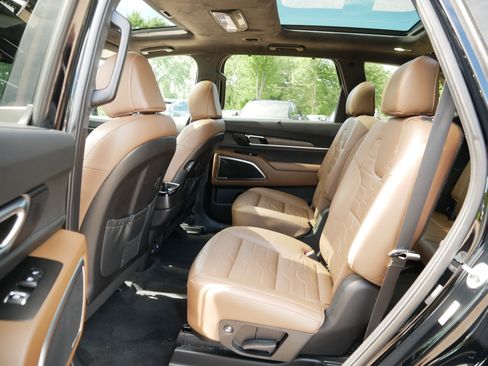 Certified 2022 Kia Telluride SX w/ SX Prestige Package AWD/4WD image 35