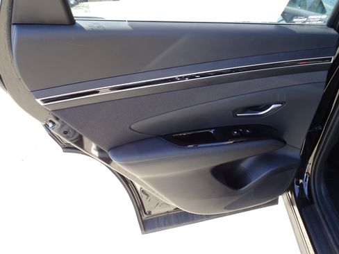 Used 2024 Hyundai Tucson Limited image 16