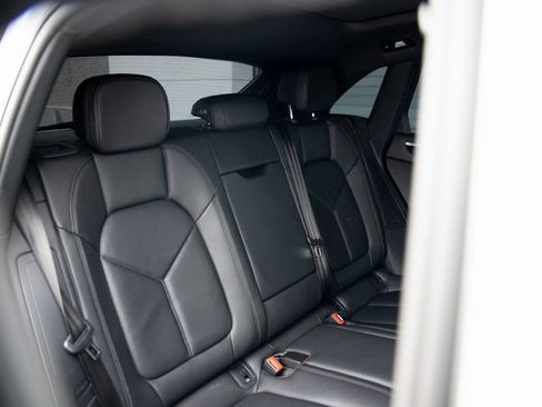 Used 2022 Porsche Macan image 24