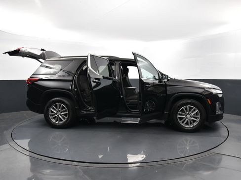 Used 2022 Chevrolet Traverse LT image 39