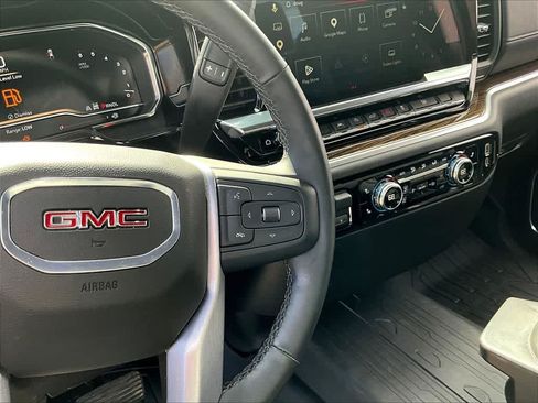 Used 2025 GMC Sierra 1500 Elevation w/ LPO, Elevation Black Package AWD/4WD image 15