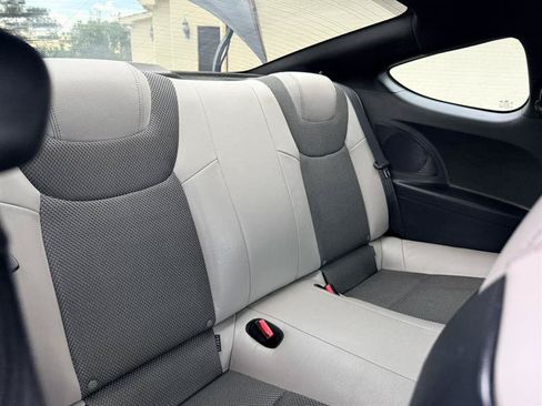 Used 2016 Hyundai Genesis 3.8 RWD image 13
