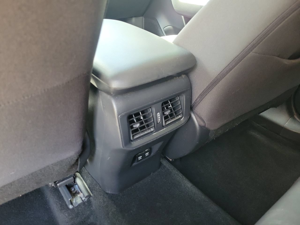 Used 2019 Toyota RAV4 XLE FWD image 11