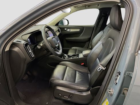 Used 2023 Volvo XC40 B5 Plus w/ Protection Package Premier image 13