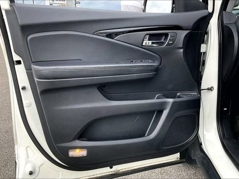 Used 2018 Honda Pilot Touring image 17
