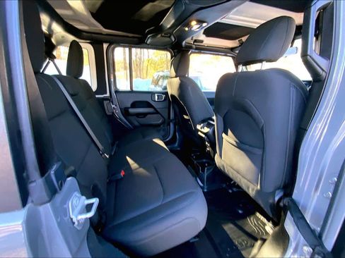 Used 2018 Jeep Wrangler Unlimited Sahara w/ Dual Top Group image 18