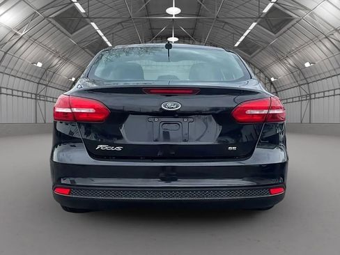 Used 2018 Ford Focus SE FWD image 4