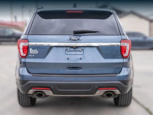Used 2018 Ford Explorer XLT image 6