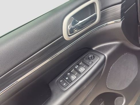 Used 2020 Jeep Grand Cherokee Limited AWD/4WD image 15