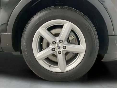 Used 2018 Ford Explorer XLT w/ Equipment Group 201A FWD image 28