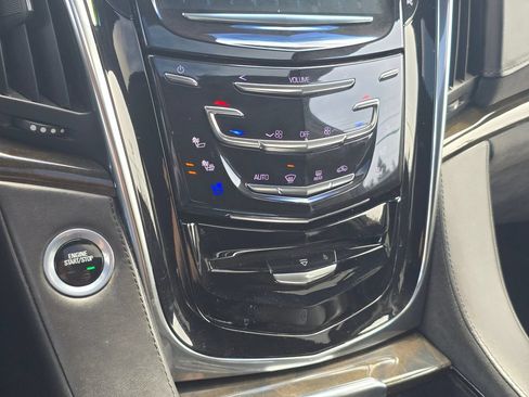 Used 2018 Cadillac Escalade ESV Platinum AWD/4WD image 30