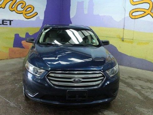 Used 2017 Ford Taurus SE image 6