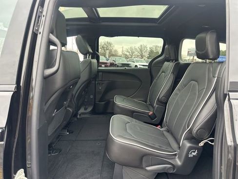 New 2026 Chrysler Pacifica Limited image 24
