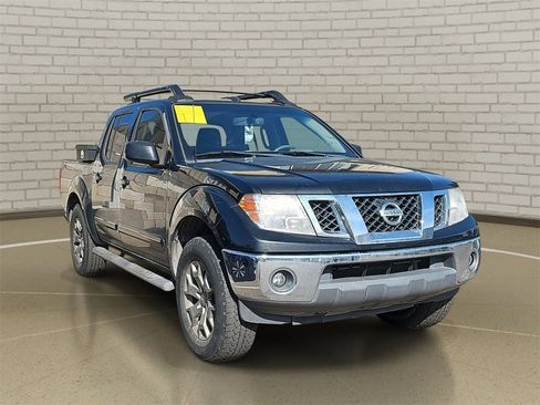 Used 2019 Nissan Frontier SL image 3