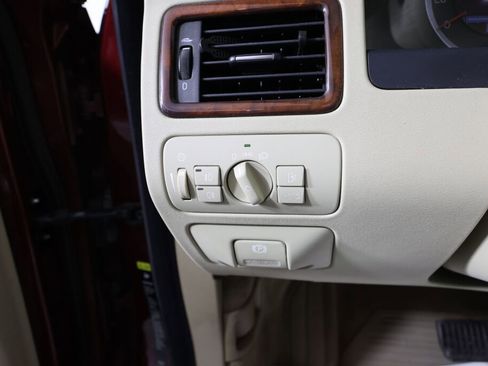 Used 2009 Volvo XC70 3.2 image 32