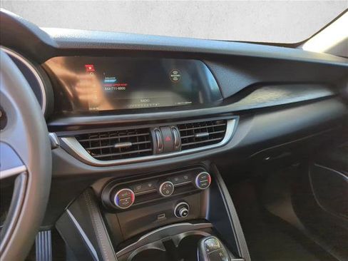 Used 2018 Alfa Romeo Stelvio AWD image 13
