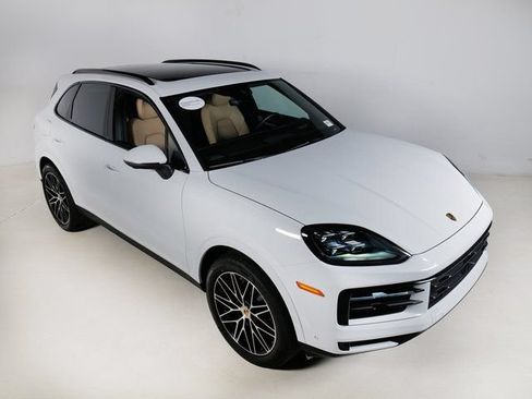 Certified 2026 Porsche Cayenne AWD/4WD image 29