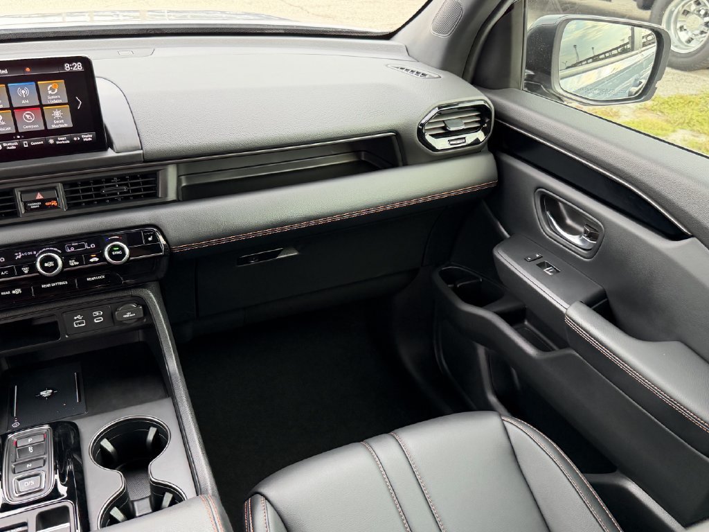 Certified 2025 Honda Pilot TrailSport image 16