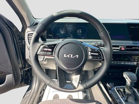 Certified 2025 Kia Seltos S FWD image 11