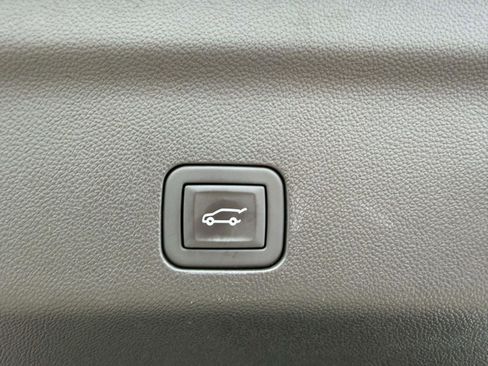 Certified 2023 Chevrolet Tahoe Z71 w/ Luxury Package AWD/4WD image 9