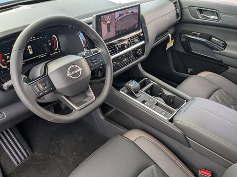 New 2026 Nissan Pathfinder Platinum FWD image 10