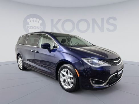 Used 2018 Chrysler Pacifica Touring Plus w/ Tire & Wheel Group image 10