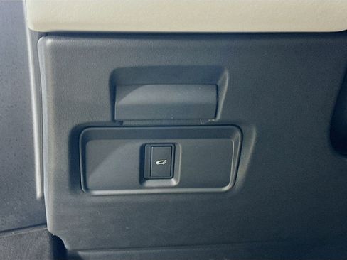 Used 2024 Land Rover Range Rover Evoque Dynamic SE image 11