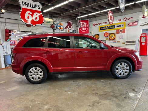 Used 2019 Dodge Journey SE image 6