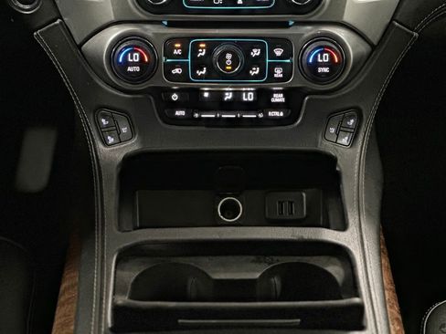 Used 2015 Chevrolet Suburban LTZ RWD image 21