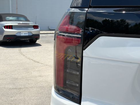 Used 2025 Chevrolet Suburban Z71 AWD/4WD image 10
