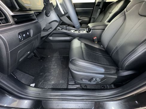 Certified 2025 Kia Sorento EX w/ EX Panoramic Sunroof Package image 16