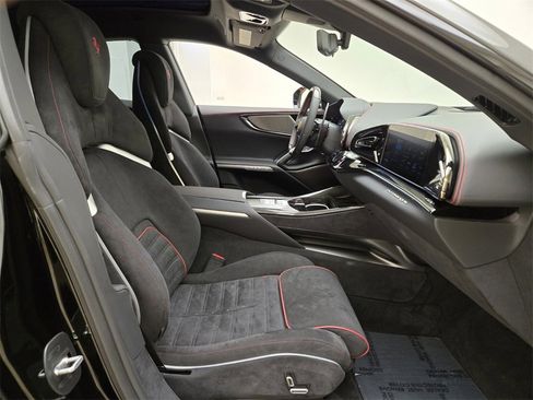 Used 2026 Ferrari Purosangue image 28