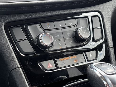 Used 2021 Buick Encore Preferred w/ Safety Package image 18