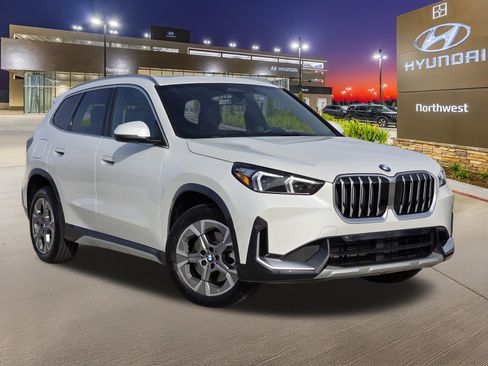 Used 2025 BMW X1 xDrive28i image 3
