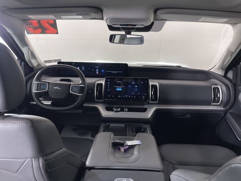 Used 2025 Ford Expedition Active image 16