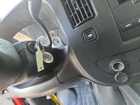 Used 2011 GMC Savana 3500 image 17