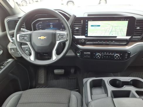 Used 2025 Chevrolet Silverado 2500 LT w/ Convenience Package AWD/4WD image 17