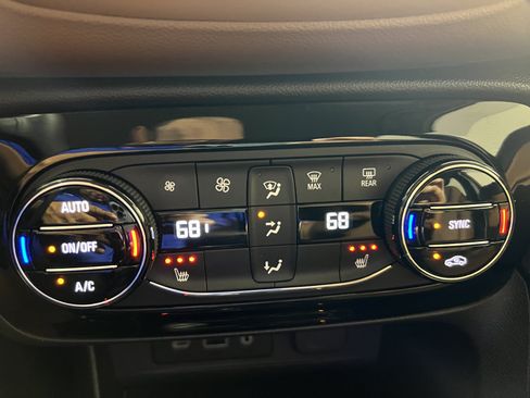 Used 2021 Buick Encore GX Essence w/ Advanced Technology Package FWD image 21