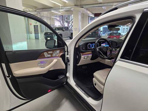 Used 2025 Mercedes-Benz GLS 450 4MATIC image 22
