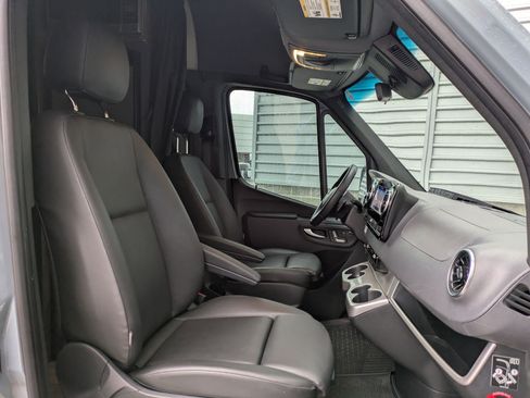 Used 2022 Mercedes-Benz Sprinter 2500 image 33