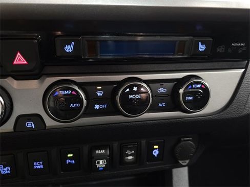 Used 2018 Toyota Tacoma Limited image 18