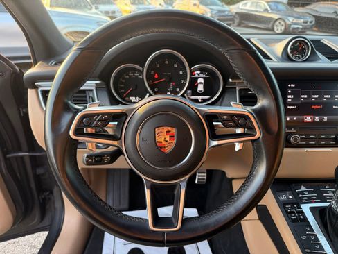 Used 2018 Porsche Macan AWD/4WD image 15