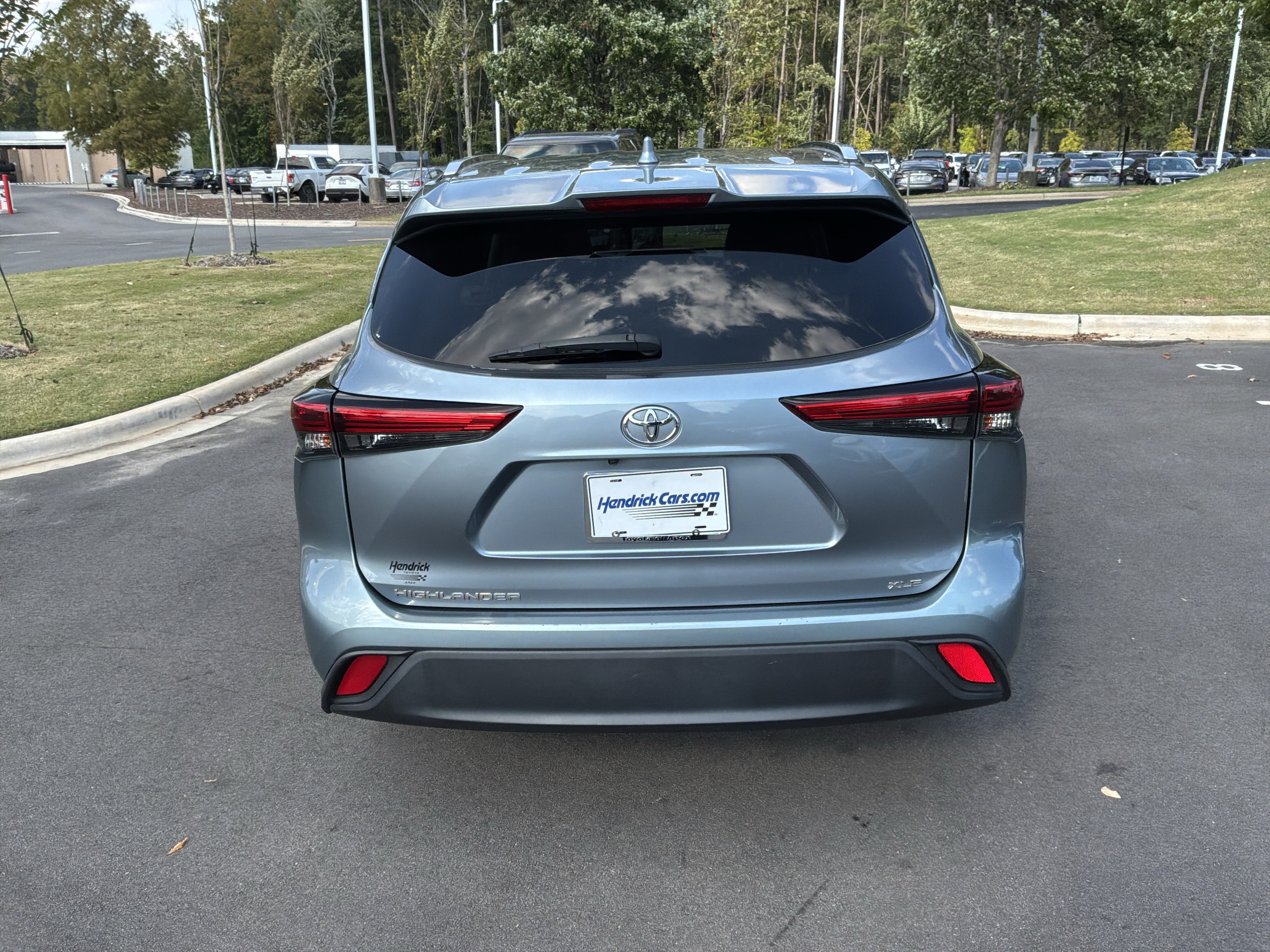 Used 2021 Toyota Highlander XLE FWD image 9