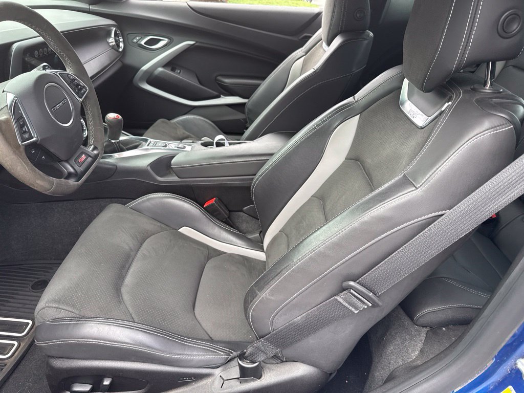 Used 2018 Chevrolet Camaro SS RWD image 9