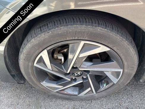 Used 2024 Hyundai Elantra SEL w/ Convenience Package FWD image 18