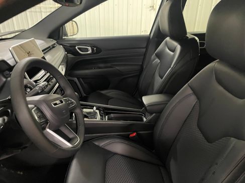 New 2026 Jeep Compass Latitude image 11