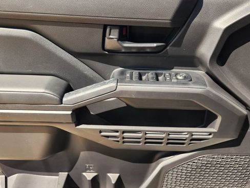 Used 2025 Toyota Tacoma SR image 17