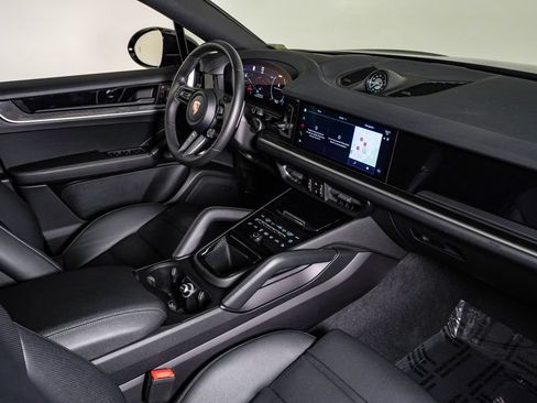 Certified 2026 Porsche Cayenne E-Hybrid Coupe AWD/4WD image 14