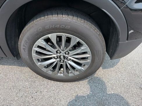 Used 2024 Cadillac XT4 Premium Luxury AWD/4WD image 7