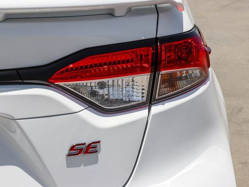 Certified 2025 Toyota Corolla SE w/ Convenience Package FWD image 8